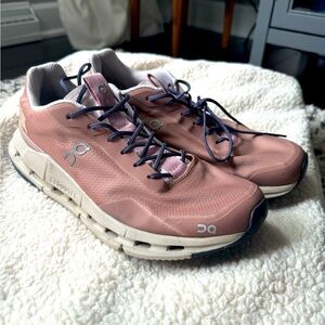 ON Cloud Nova Form women’s size 8.5